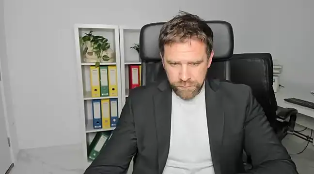 Snapshot of John-E-Dough chatting on December 17, 5:07 am John-E-Dough online show from December 17, 5:07 am