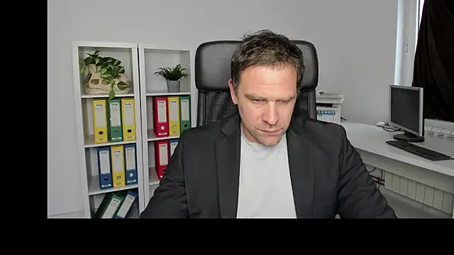 Snapshot of John-E-Dough chatting on December 21, 1:42 pm John-E-Dough online show from December 21, 1:42 pm