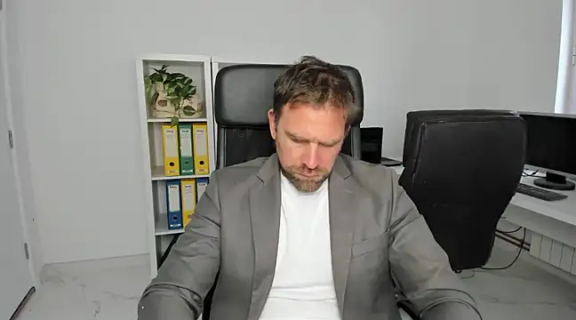 Snapshot of John-E-Dough chatting on December 6, 8:53 am John-E-Dough online show from December 6, 8:53 am