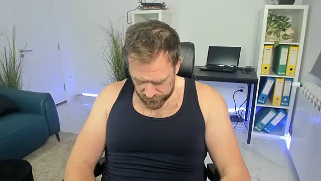 John-E-Dough online show from December 3, 9:20 am