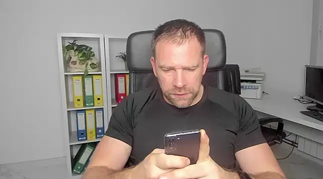 Snapshot of John-E-Dough chatting on January 1, 5:22 am John-E-Dough online show from January 1, 5:22 am