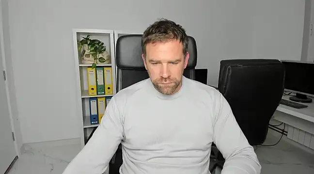 Snapshot of John-E-Dough chatting on December 4, 4:48 am John-E-Dough online show from December 4, 4:48 am