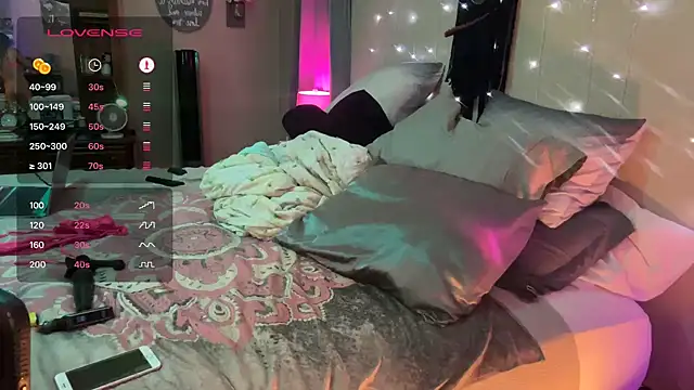 Snapshot of Dani_Dragon69 chatting on December 16, 8:20 am Dani Dragon69 online show from December 16, 8:20 am