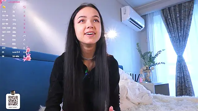 SynneFrary online show from October 13, 6:04 am