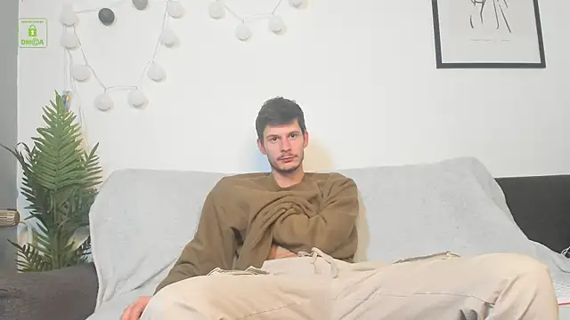 Snapshot of Piero_NightDay chatting on December 5, 5:23 pm Piero NightDay online show from December 5, 5:23 pm