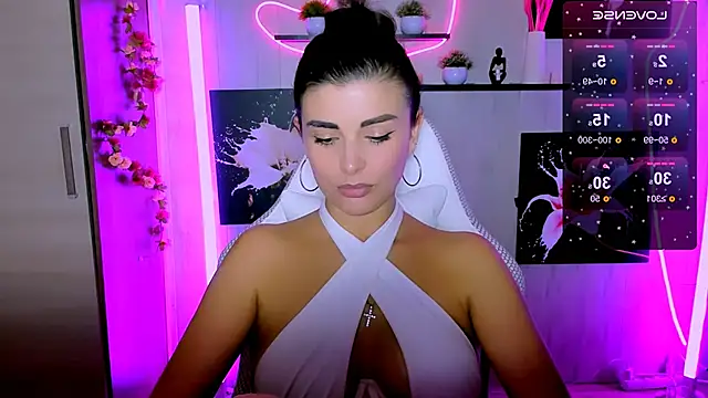 Snapshot of KayWuds chatting on December 3, 5:30 am KayWuds online show from December 3, 5:30 am