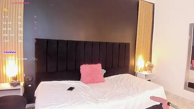 Snapshot of sweetsofia18 chatting on October 15, 10:56 am sweetsofia18 online show from October 15, 10:56 am