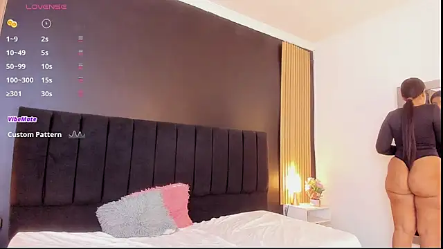 sweetsofia18 online show from November 23, 8:52 pm