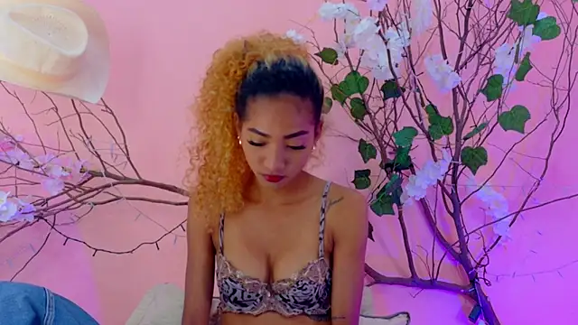 Charlotte Love10 online show from April 4, 1:17 pm