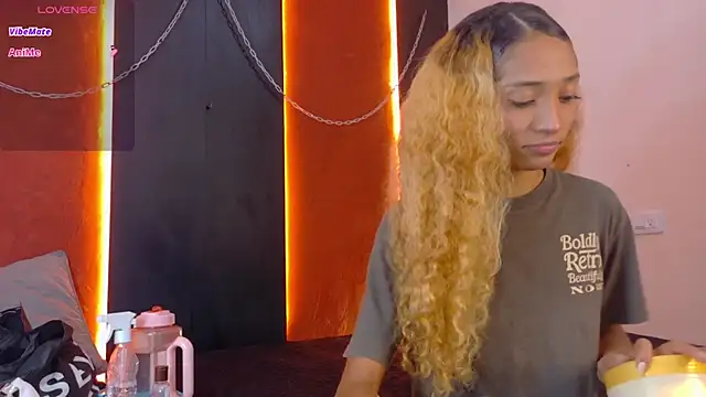 Charlotte Love10 online show from February 6, 9:55 pm