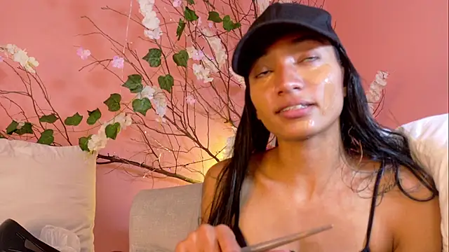 Charlotte Love10 online show from November 9, 7:40 pm