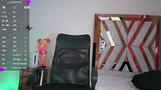 Snapshot of littleayshel chatting on February 20, 12:57 pm littleayshel online show from February 20, 12:57 pm