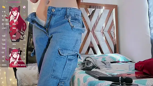 Snapshot of littleayshel chatting on March 18, 2:17 pm littleayshel online show from March 18, 2:17 pm