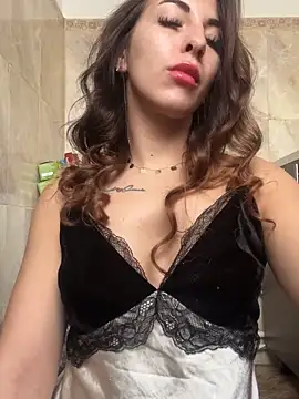 Snapshot of SashaBelle_ chatting on December 4, 8:02 am SashaBelle online show from December 4, 8:02 am