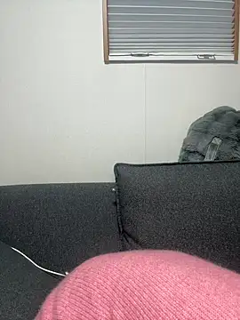 Snapshot of -x_MIU_x chatting on February 12, 10:04 am -x MIU x online show from February 12, 10:04 am