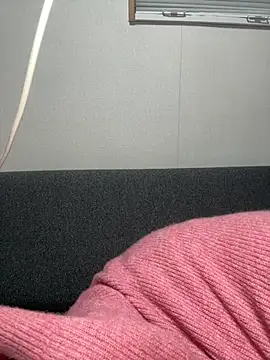 Snapshot of -x_MIU_x chatting on February 5, 10:11 am -x MIU x online show from February 5, 10:11 am