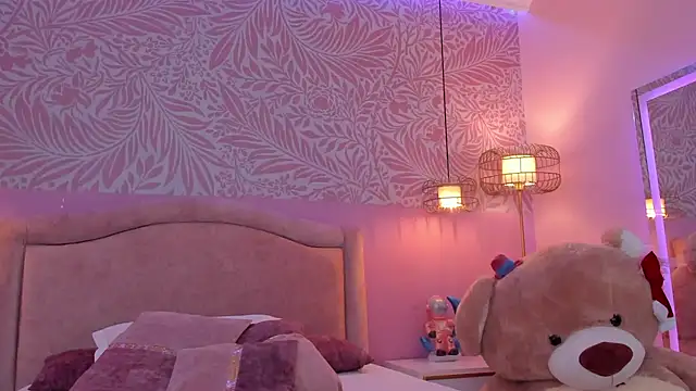 EmilyCollinss1 online show from December 4, 5:17 am