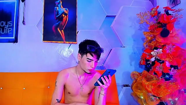 little alex01 online show from December 5, 3:01 pm