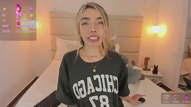 Mollymoon1 online show from November 28, 8:20 pm