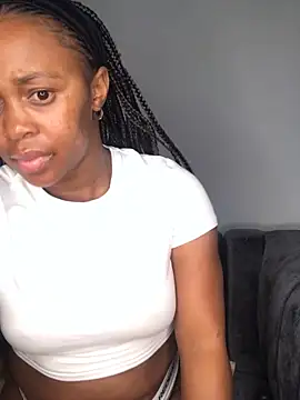 Snapshot of Pearl_00 chatting on October 10, 9:26 pm Pearl 00 online show from October 10, 9:26 pm