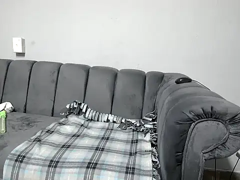 Pearl 00 online show from December 17, 7:30 pm