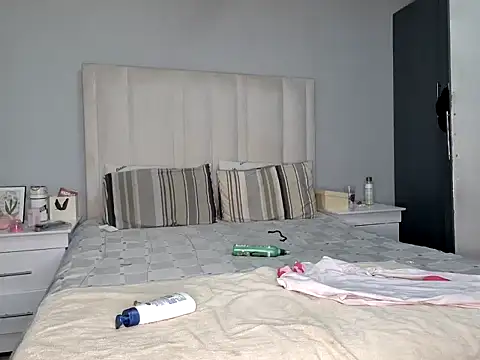 Pearl 00 online show from February 15, 2:16 pm