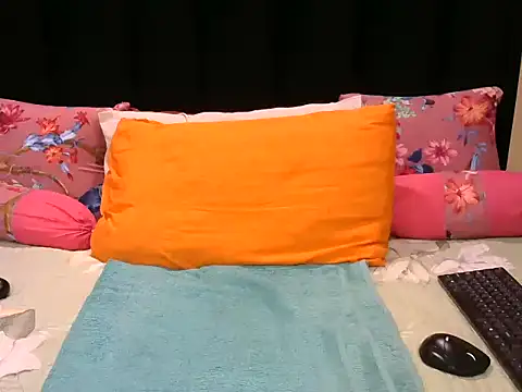 Pearl 00 online show from May 30, 5:40 pm