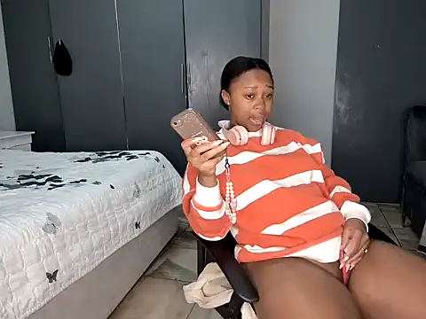 Pearl 00 online show from February 23, 11:38 pm