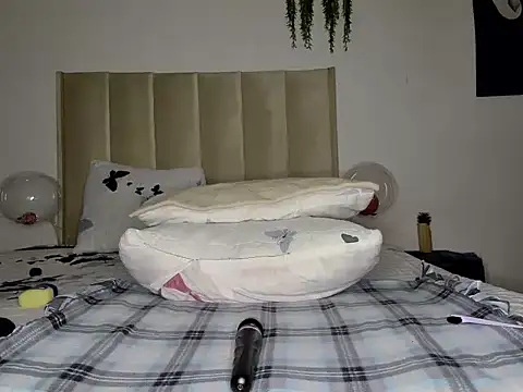 Snapshot of Pearl_00 chatting on March 6, 1:37 am Pearl 00 online show from March 6, 1:37 am