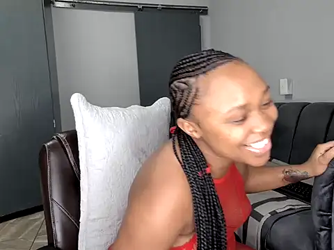 Pearl 00 online show from March 3, 9:00 pm