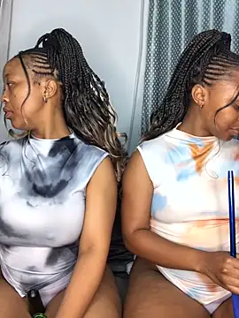 Snapshot of Pearl_00 chatting on September 25, 9:43 pm Pearl 00 online show from September 25, 9:43 pm