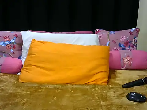 Pearl 00 online show from May 24, 6:19 pm