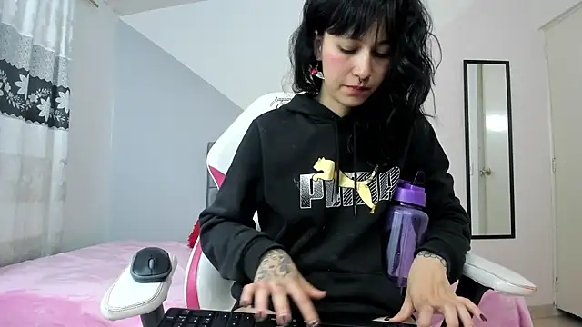 Camcrush   online show from March 3, 9:59 pm