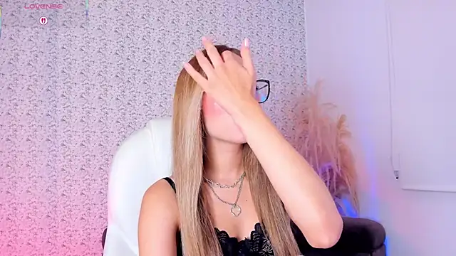 Snapshot of Sarajonnes chatting on November 22, 4:28 pm Sarajonnes online show from November 22, 4:28 pm