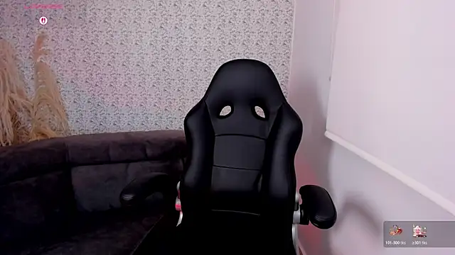 Snapshot of Sarajonnes chatting on December 5, 5:33 pm Sarajonnes online show from December 5, 5:33 pm