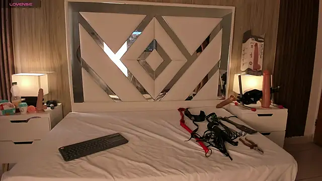 Snapshot of ValentinaThomas chatting on September 27, 7:31 pm ValentinaThomas online show from September 27, 7:31 pm