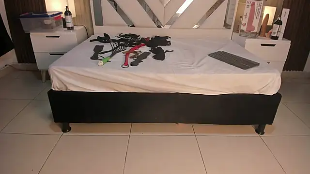 Snapshot of ValentinaThomas chatting on November 13, 7:51 pm ValentinaThomas online show from November 13, 7:51 pm