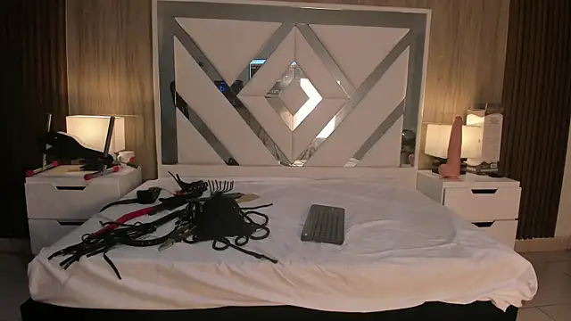 Snapshot of ValentinaThomas chatting on October 25, 7:47 pm ValentinaThomas online show from October 25, 7:47 pm