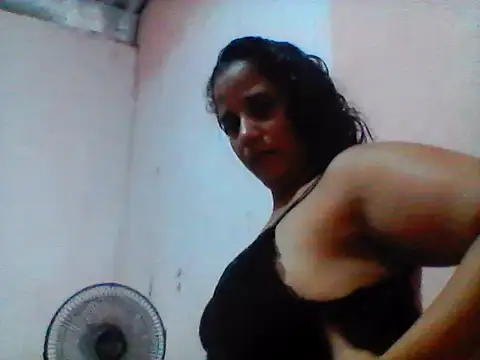 Snapshot of carolina_goez chatting on February 21, 7:32 pm carolina goez online show from February 21, 7:32 pm