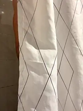 lescro95  online show from December 2, 5:36 pm