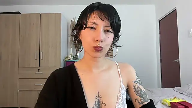 Snapshot of cataline_de_aragaon chatting on February 27, 7:47 pm cataline de aragaon online show from February 27, 7:47 pm