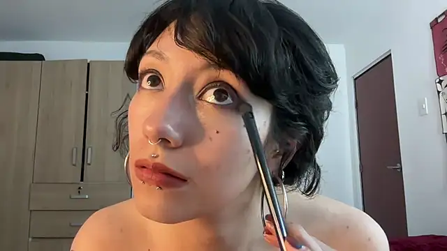 Snapshot of cataline_de_aragaon chatting on February 21, 10:26 pm cataline de aragaon online show from February 21, 10:26 pm