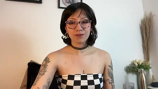Snapshot of cataline_de_aragaon chatting on October 12, 4:19 pm cataline de aragaon online show from October 12, 4:19 pm