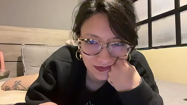 Snapshot of cataline_de_aragaon chatting on September 11, 8:09 pm cataline de aragaon online show from September 11, 8:09 pm
