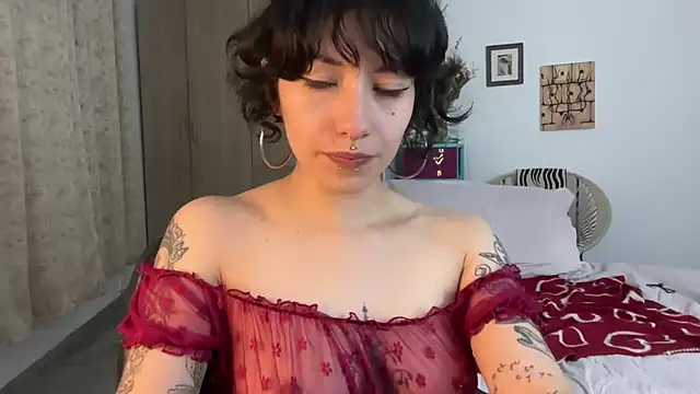 Snapshot of cataline_de_aragaon chatting on February 28, 11:23 pm cataline de aragaon online show from February 28, 11:23 pm