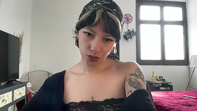 Snapshot of cataline_de_aragaon chatting on January 9, 8:22 pm cataline de aragaon online show from January 9, 8:22 pm