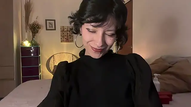 Snapshot of cataline_de_aragaon chatting on March 5, 7:17 pm cataline de aragaon online show from March 5, 7:17 pm