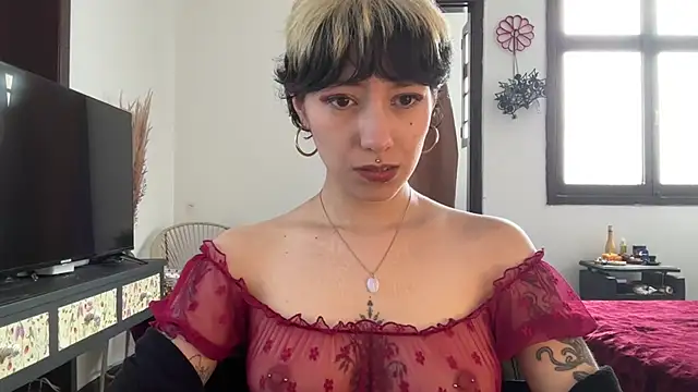 Snapshot of cataline_de_aragaon chatting on January 13, 8:04 pm cataline de aragaon online show from January 13, 8:04 pm