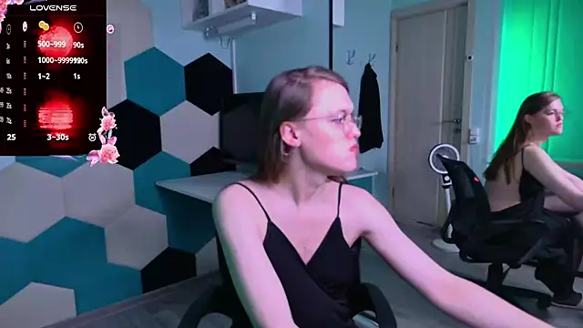 YukoFanee online show from December 4, 8:19 pm