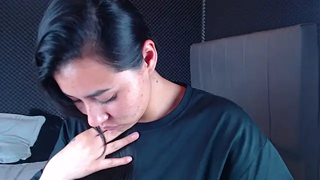 Snapshot of _joy_yva chatting on December 3, 8:08 pm joy yva online show from December 3, 8:08 pm